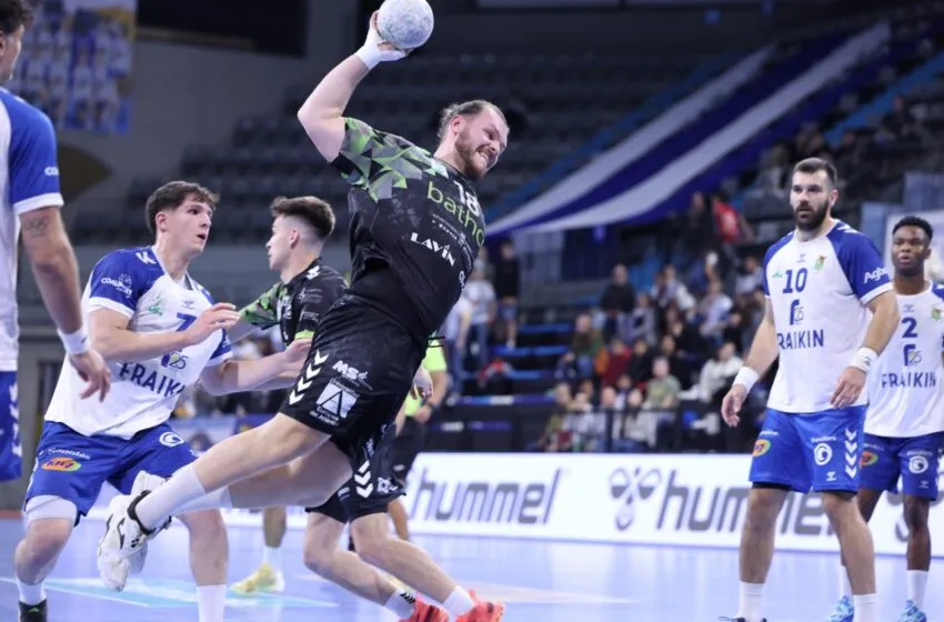  El Bathco Balonmano Torrelavega pierde ante BM Granollers en un partido marcado por la lucha naranja.