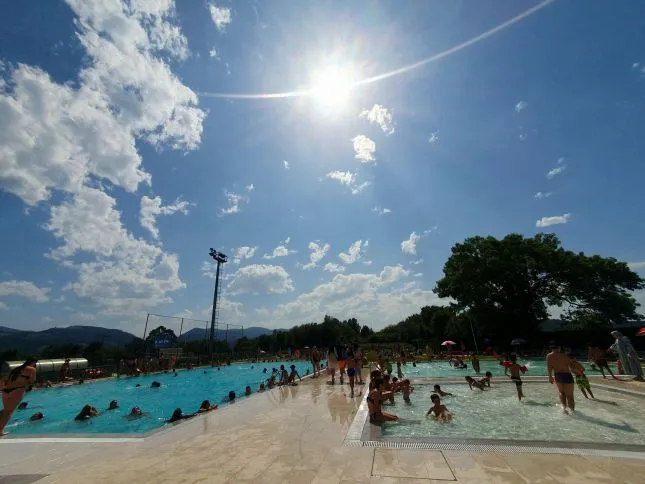  Salen a licitación los servicios de conserjería y mantenimiento de las piscinas de verano