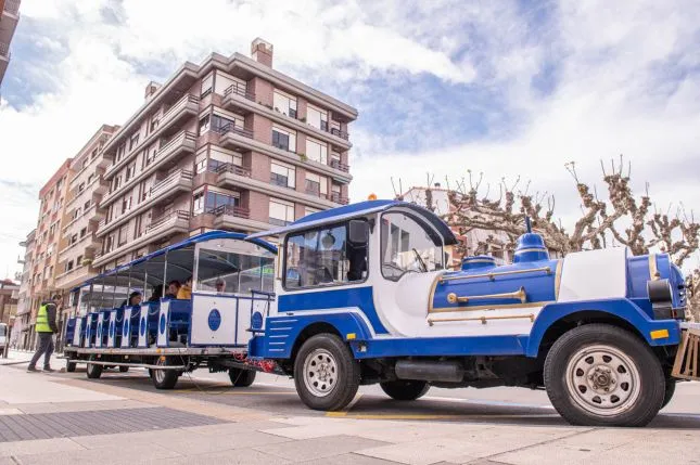  “Gran éxito” de la 1ª edición de las rutas ‘Pasea Torrelavega en el tren El Grillo’