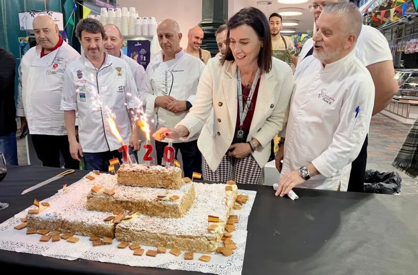  Emotivo homenaje a los comerciantes jubilados con motivo del 120 aniversario del mercado