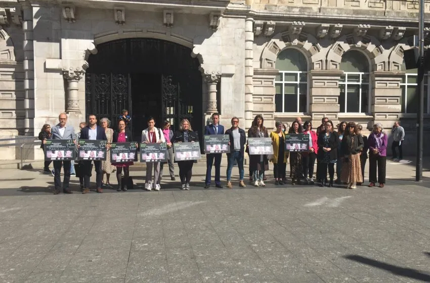 Noticias de Cantabria | El Cántabro | Santander recuerda con un minuto de silencio a la mujer y a los dos menores asesinados en Barcelona