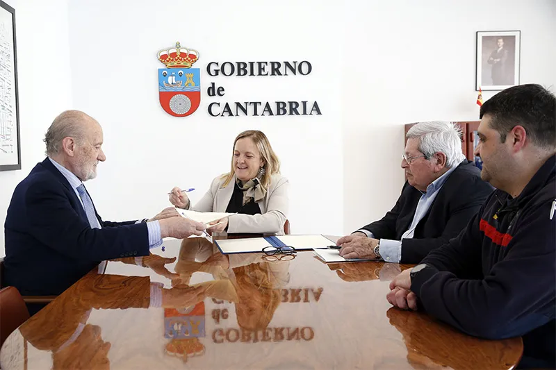 Noticias de Cantabria | El Cántabro | La Consejería de Presidencia renueva su apoyo a los Bomberos Voluntarios de Santander con un nuevo convenio