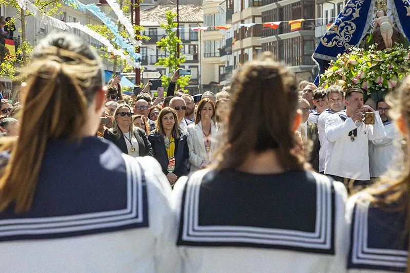 Noticias de Cantabria | El Cántabro | Buruaga asiste en San Vicente de la Barquera a la fiesta de La Folía, de Interés Turístico Nacional y Regional