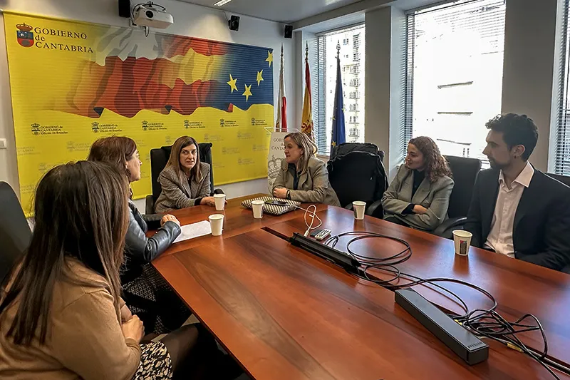  Buruaga valora la «extraordinaria labor» de la Oficina del Gobierno en Bruselas en defensa de los intereses de Cantabria en Europa