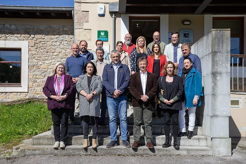  Palencia muestra la disposición del Gobierno a colaborar en el desarrollo de los proyectos incluidos en el Grupo de Acción Local del Saja Nansa