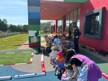 Noticias de Cantabria | El Cántabro | La Policía Local de Piélagos forma a los futuros conductores en la guardería municipal Garruchines de Boo