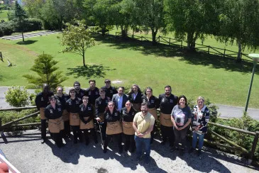 Noticias de Cantabria | El Cántabro | Jóvenes participantes en la Escuela del Talento Joven ‘El Boosstare’ de Piélagos pasarán de la teoría a la práctica en su formación como profesionales de hostelería