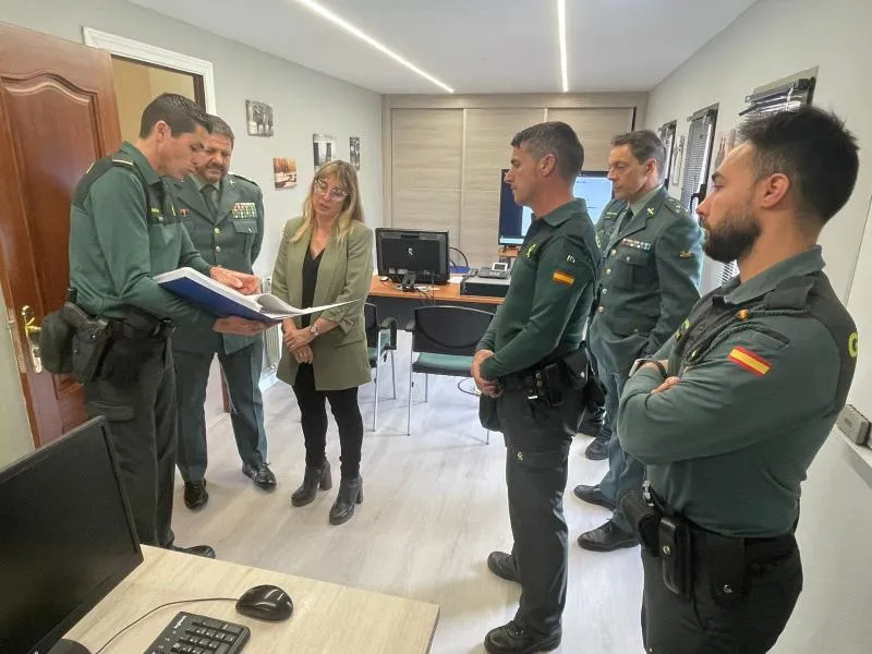 La delegada del Gobierno visita el cuartel de la Guardia Civil en ...