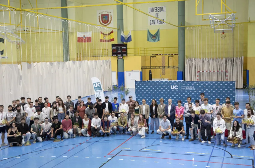 Noticias de Cantabria | El Cántabro | El rector entrega los trofeos de las competiciones universitarias de la UC que en este curso han contado con 1.600 participantes