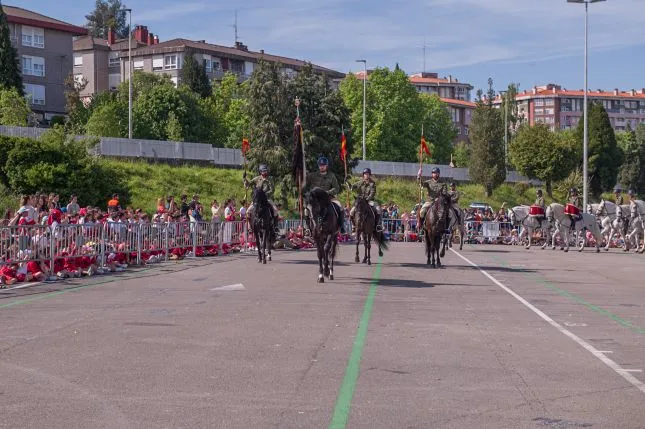  Más de 2.000 escolares asisten a la exhibición de la Guardia Real
