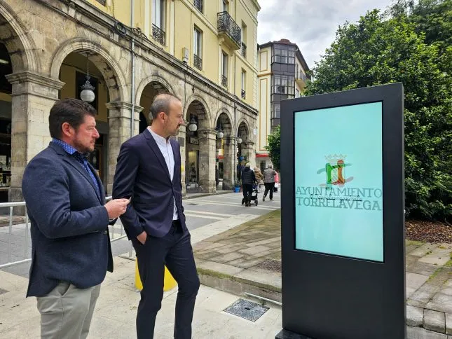  Comienza la instalación de tótems exteriores de señalización e información