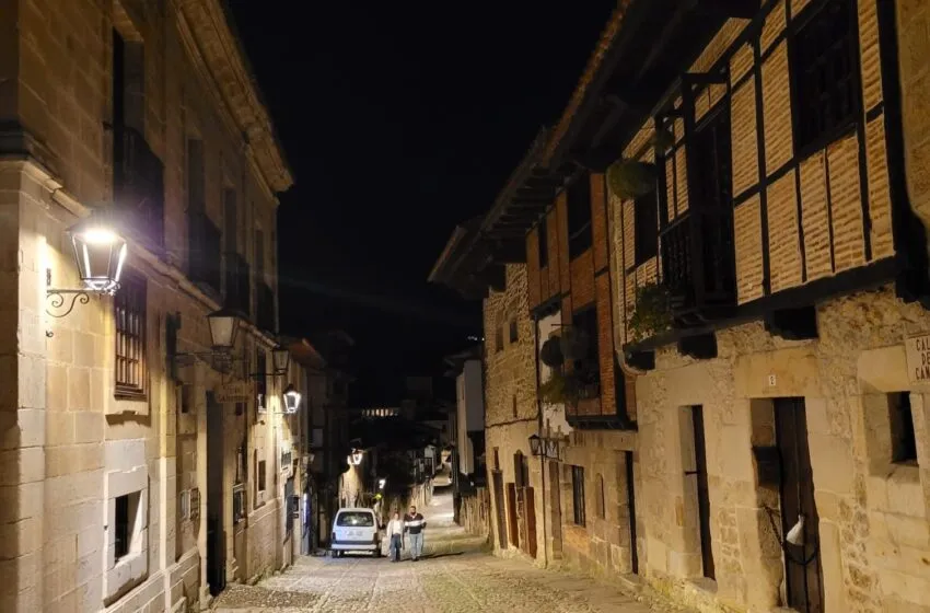  Santillana del Mar contrata el proyecto que renovará y modernizará todo el suministro eléctrico del municipio