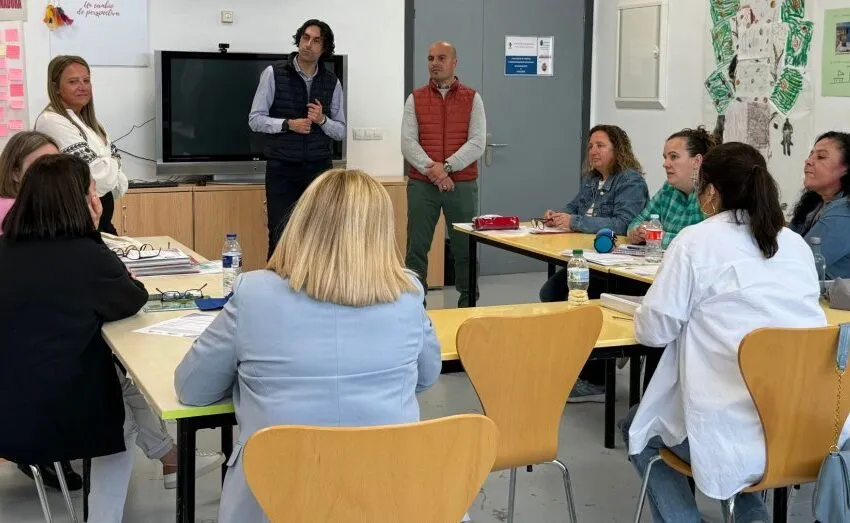  SOBERÓN Y POLO VISITAN A LOS PARTICIPANTES EN LA LANZADERA DE EMPLEO