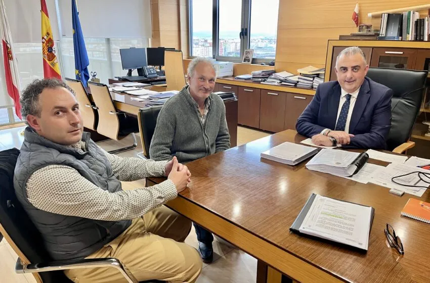 Noticias de Cantabria | El Cántabro | Media analiza con la Junta Vecinal de Puente Avíos la mejora del firme de dos viales de esta localidad de Suances