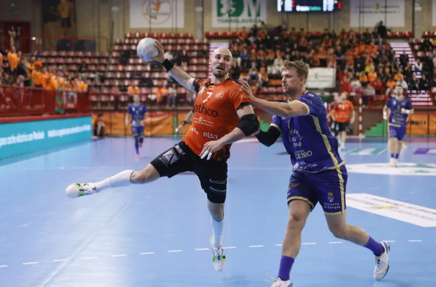  El Bathco BM Torrelavega despide la liga en Huesca