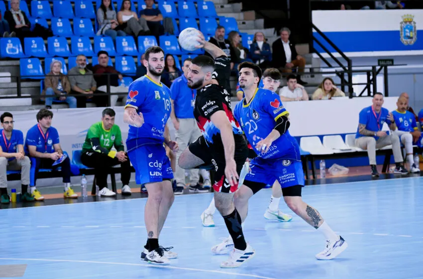 Noticias de Cantabria | El Cántabro | El Blendio Sinfín se deja la piel ante los pucelanos