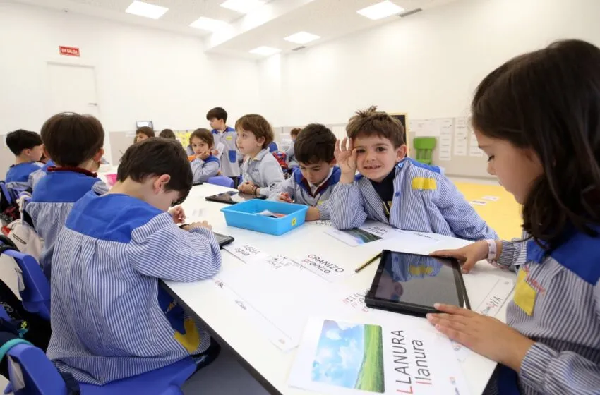  Educación garantiza la atención de dos profesionales pedagógicos en las aulas de 1 año