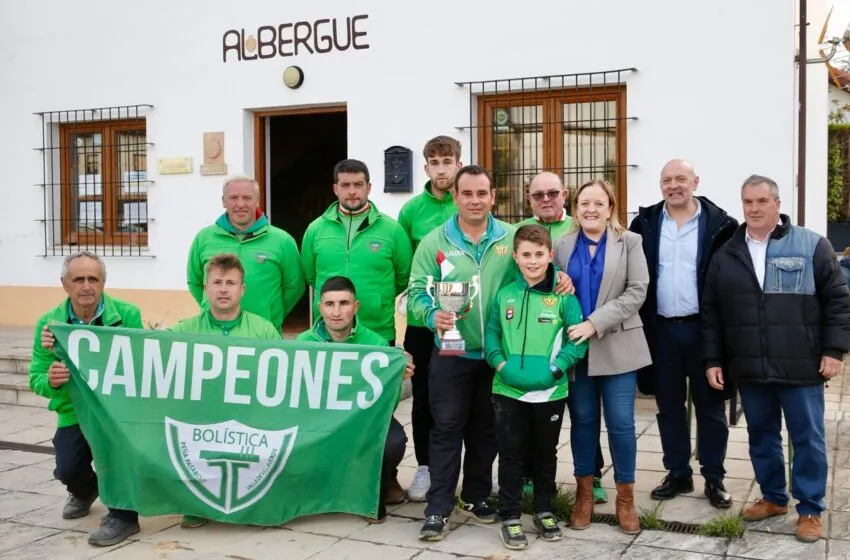  Urrutia asiste a la final del torneo ‘Presidenta del Gobierno de Cantabria’ de pasabolo tablón en Liendo