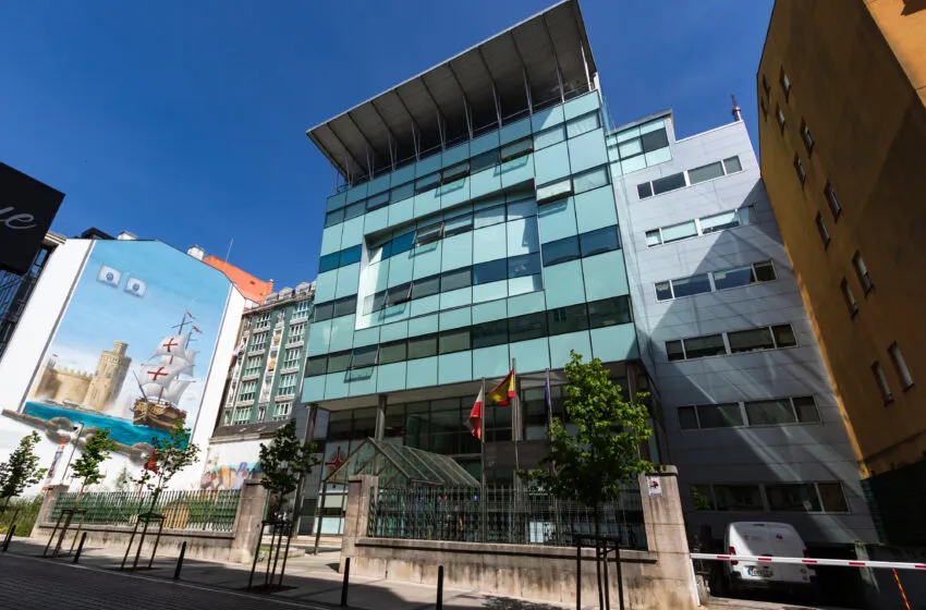  Una fuga de agua obliga a desalojar el edificio del Gobierno en Peña Herbosa