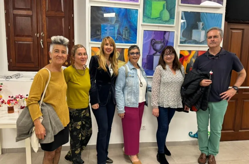  Laredo inaugura la exposición «de la B a la A», realizada por el Bachillerato de Artes del IES Bernardino Escalante