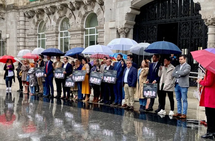 Noticias de Cantabria | El Cántabro | Santander guarda un minuto de silencio por las dos mujeres asesinadas en Málaga y Barcelona