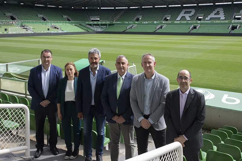 Noticias de Cantabria | El Cántabro | Media felicita a la afición del Racing por superar el reto de recuperar 50.000 envases a través de la campaña 'Somos especiales, reciclamos'