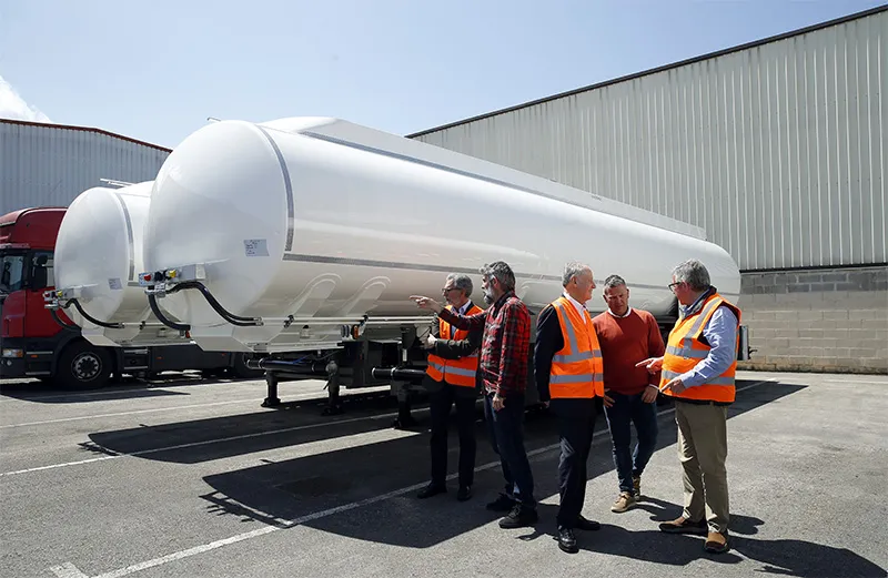  Arasti visita Cisternas Cobo y felicita a la empresa por el galardón de ‘Fabricante de la Cisterna del año 2023’ obtenido por su filial en el Reino Unido