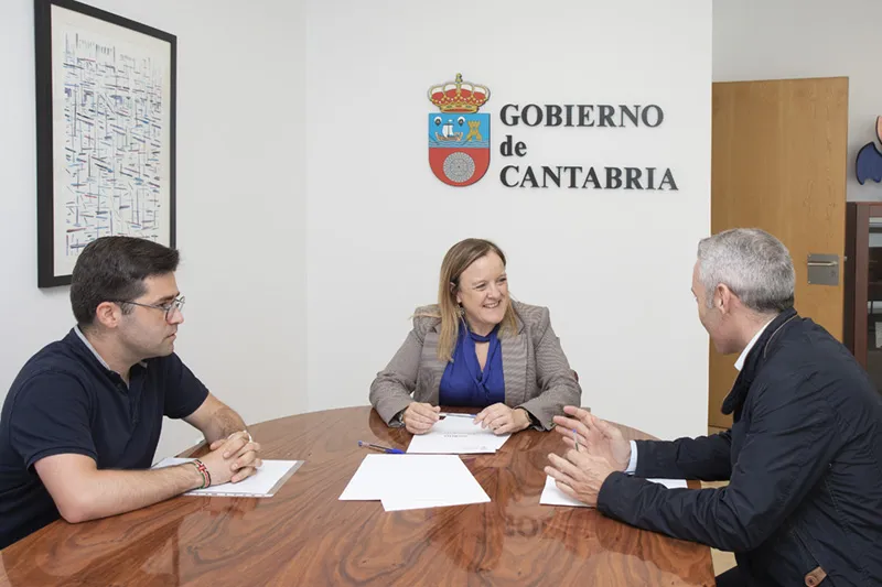 El Gobierno colaborará con el Ayuntamiento de Guriezo en la modernización de su imagen institucional