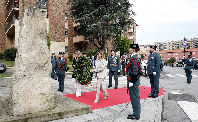  Buruaga expresa el agradecimiento de la comunidad a la Guardia Civil en el 180 aniversario de su fundación
