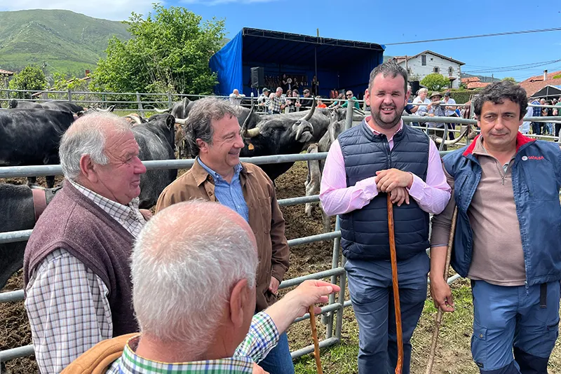  Palencia asiste a la III Feria Ganadera de las Flores de San Vicente del Monte en Valdáliga