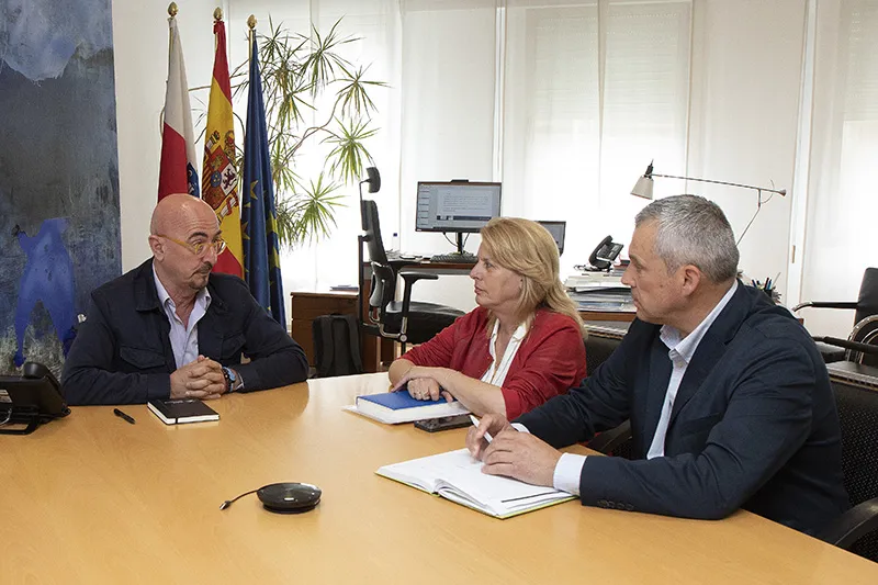  Salud y los ayuntamientos de Cantabria ultiman soluciones para paliar el déficit de médicos de familia este verano