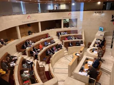  EL PARLAMENTO INSTA EL GOBIERNO A AGILIZAR LA MODERNIZACIÓN DEL HOSPITAL DE LAREDO