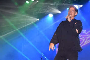  Carlos Baute actuó en las Fiestas de San Antonio de Renedo tras hora y media de infarto