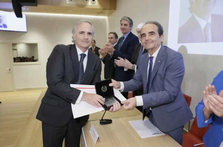  Íñigo Losada recoge la Medalla de Honor del Colegio de Ingenieros de Caminos, Canales y Puertos y el Premio 2024 a la Excelencia Profesional de la UPC