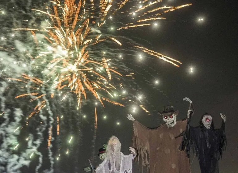 Comienzan las fiestas de San Juan con el pregón a cargo del CEE Parayas y la actuación de la Orquesta Panorama