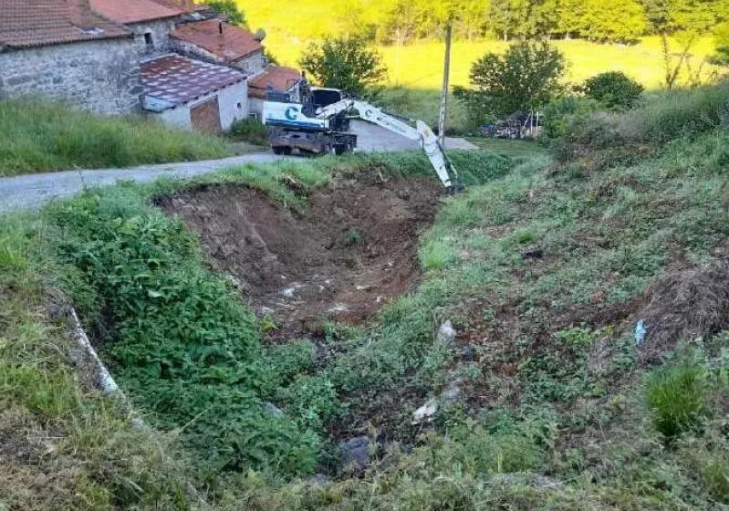  La Confederación Hidrográfica del Cantábrico actúa en el arroyo innominado en Miera