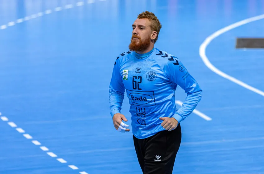  Leo Tercariol cierra la portería del Bathco BM Torrelavega