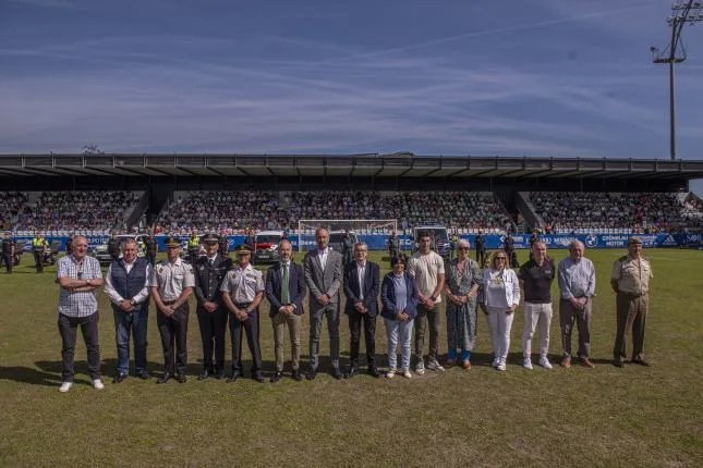  Unos 6.000 escolares de 28 colegios asisten en Torrelavega a la exhibición de las unidades caninas de la policía