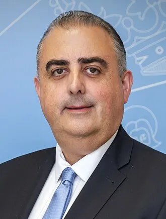  Roberto Media visita las obras del aparcamiento en altura en el Mercado Nacional de Ganandos de Torrelavega