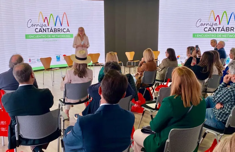  Eva Guillermina Fernández expone ante los empresarios del sector la capacidad de Cantabria para acoger el turismo de congresos