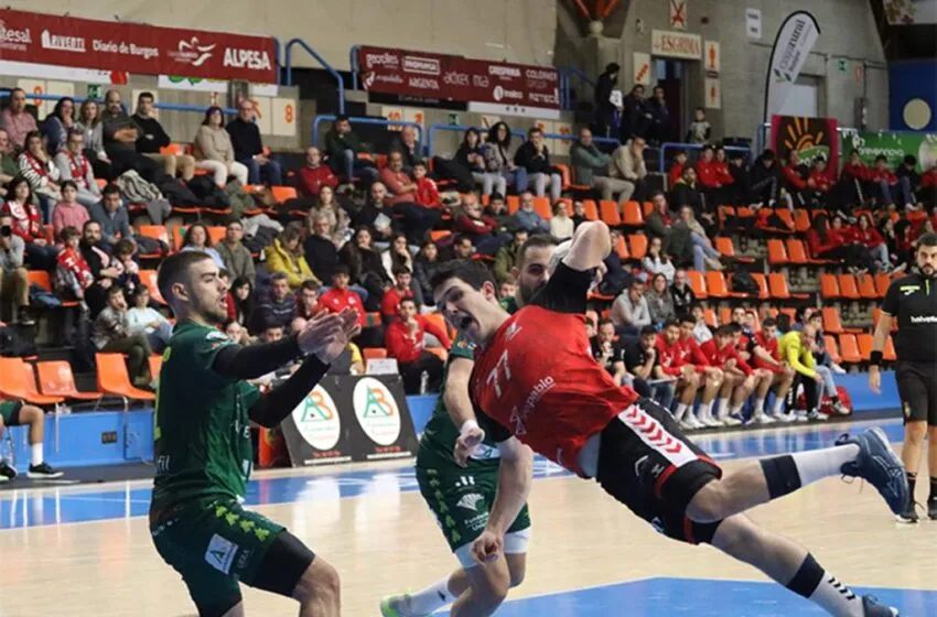  Asier Pedroarena completa el lateral derecho del Bathco BM Torrelavega