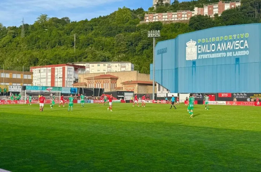  González se compromete a construir un campo de hierba artificial y unas gradas nuevas con vestuarios a lo largo de esta legislatura