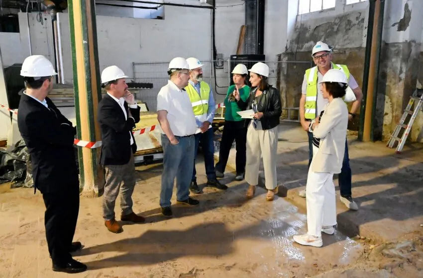  La alcaldesa visita la obra de reforma de la planta baja del Mercado de la Esperanza