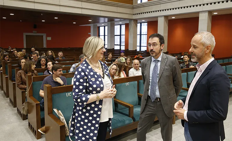  Silva destaca la comunicación fluida con los directores de los centros escolares para atender «en el día a día» las necesidades del sistema educativo de Cantabria
