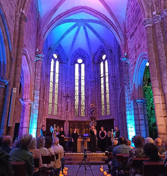  Eva Guillermina Fernández acude al penúltimo concierto del ciclo ‘Caminos que nos unen’ que se ha celebrado en Laredo