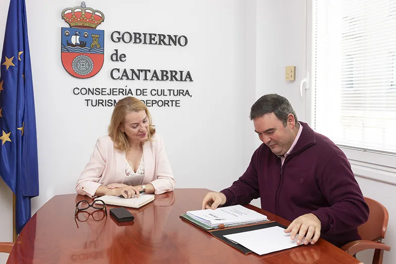 Noticias de Cantabria | El Cántabro | Eva Guillermina Fernández aborda con el alcalde de Miera el desarrollo de proyectos de mejora de las infraestructuras culturales, turísticas y deportivas del municipio