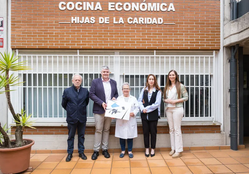  Agüeros hace entrega a la Cocina Económica de la recaudación del I Festival de Folclore Europa y Cantabria