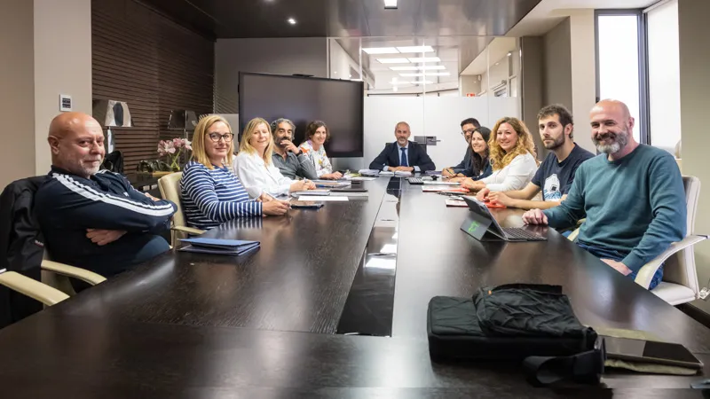  Educación propone solucionar el actual problema de dotación de personal en las aulas de 1 año con la presencia de un maestro y un técnico superior a tiempo completo