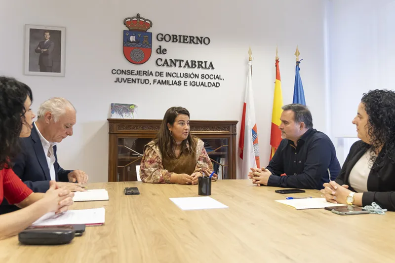 Noticias de Cantabria | El Cántabro | Gómez del Río y el alcalde de Santoña analizan las vías de colaboración en materia de mujer, juventud y servicios sociales