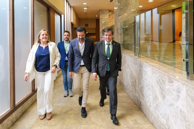 La consejera de Presidencia celebra la unión profesional de los mediadores de seguros y destaca su contribución en la futura ley de simplificación administrativa